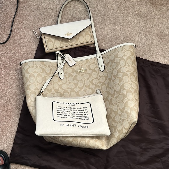 EUC Coach Reversible Tote With Attached Pouch, Wallet, Duster. - Picture 4 of 6